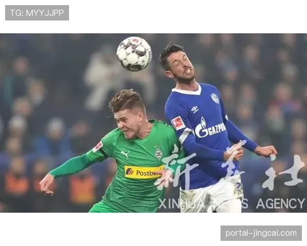 门兴遭遇四年最快红牌 卡斯特罗普飞铲迪亚斯经VAR复核后直红罚下